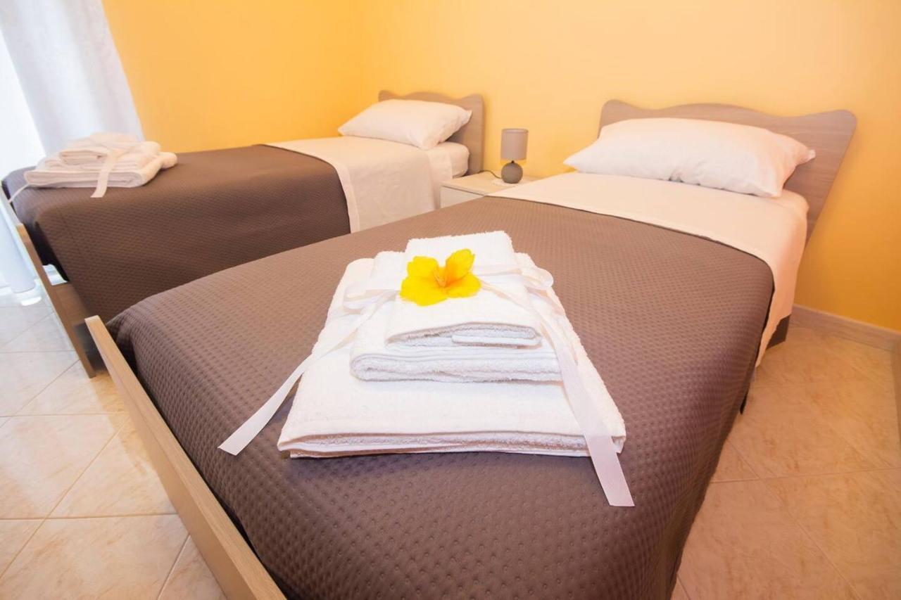 Etna Sunshine Apartment Linguaglossa Bagian luar foto